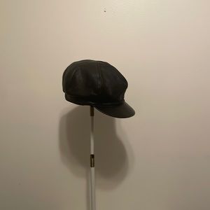 100% leather hat by Wilsons Leather size large. In great condition.